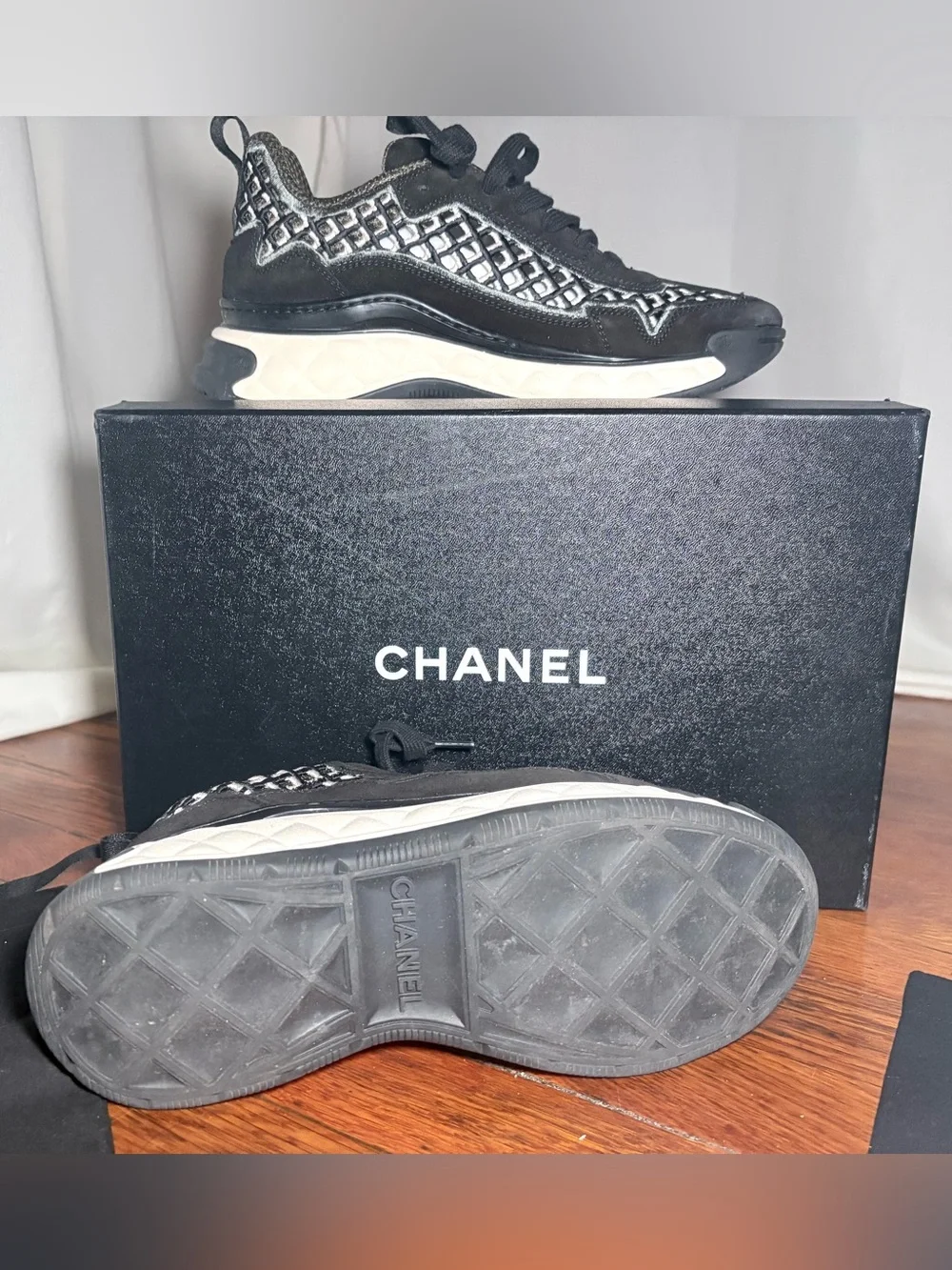 CHANEL stylish women